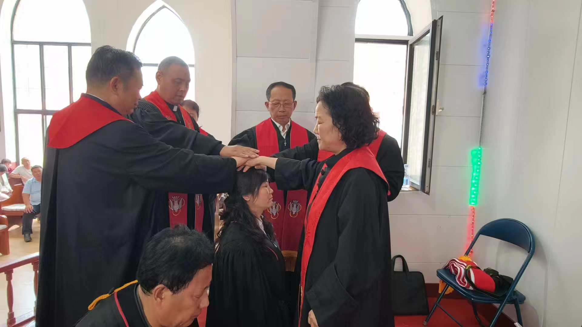 省基督教两会在泰安举行圣职按立典礼