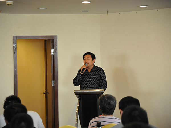 黄斌会长总结.JPG
