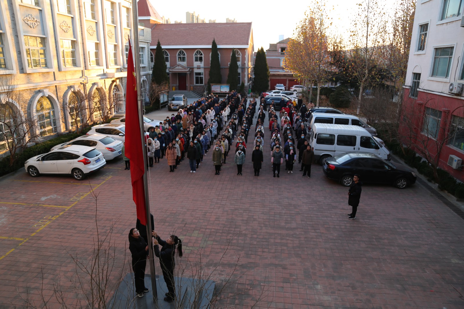 铭记历史 珍爱和平 ——山东省基督教两会举行纪念公祭日升国旗