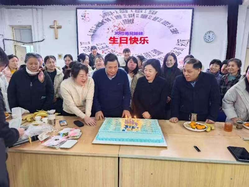 围炉茶话谊无间 主恩畅谈爱相连 ——山东神学院举行2023年班级生日会