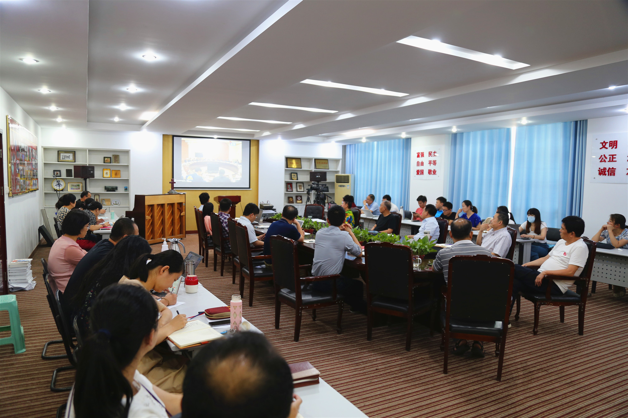 山东省基督教两会召开专题学习会照片3_副本.jpg