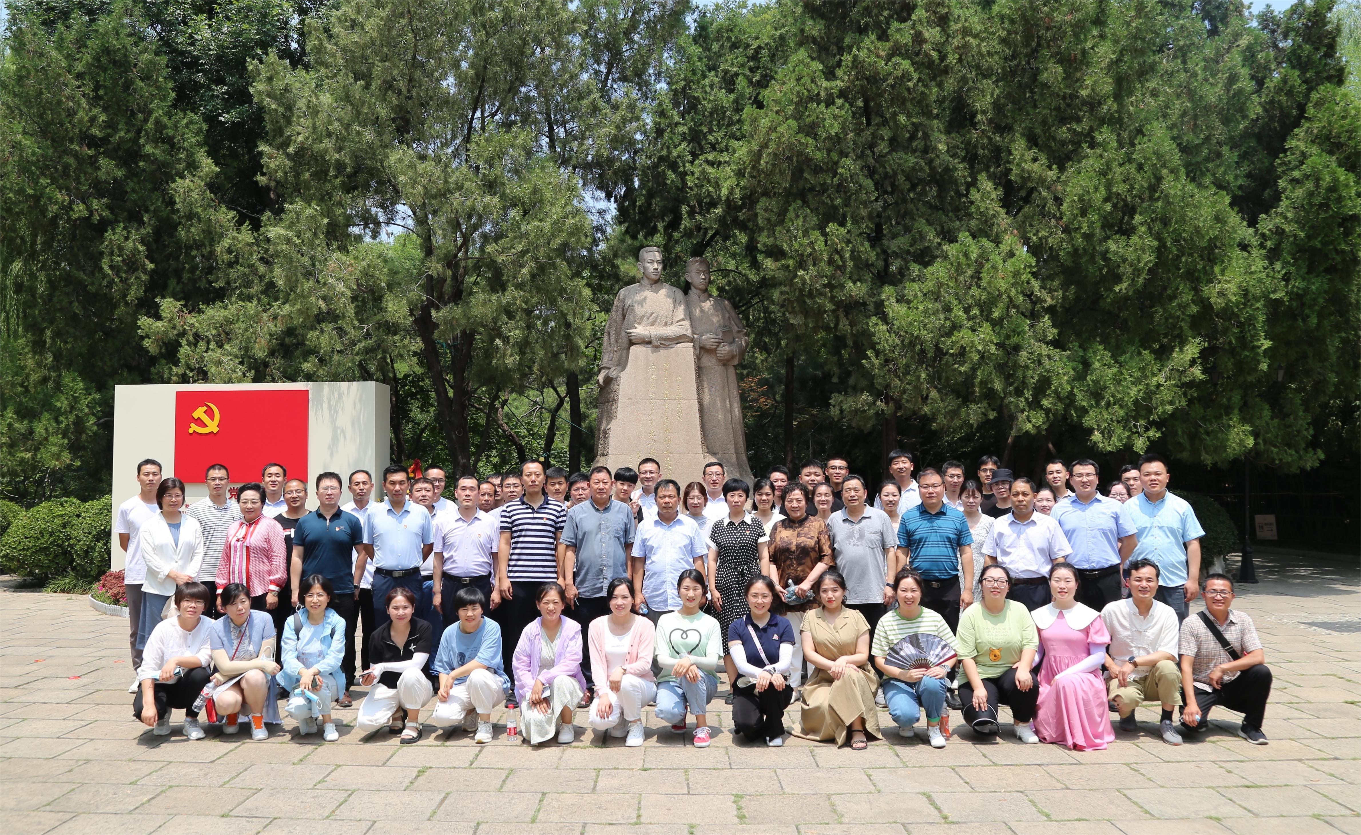 欢庆七一、喜迎党的二十大 ——山东神学院组织毕业生进行爱国主义教育